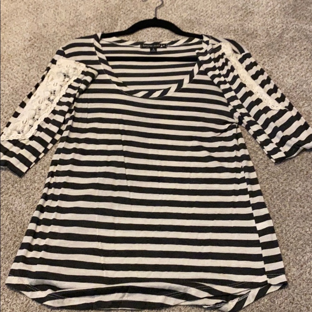 Long sleeve striped shirt w/ lace details